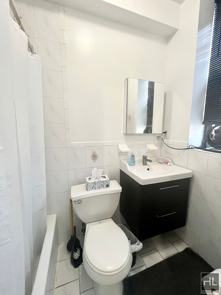 40-04 36 Avenue - Photo 3