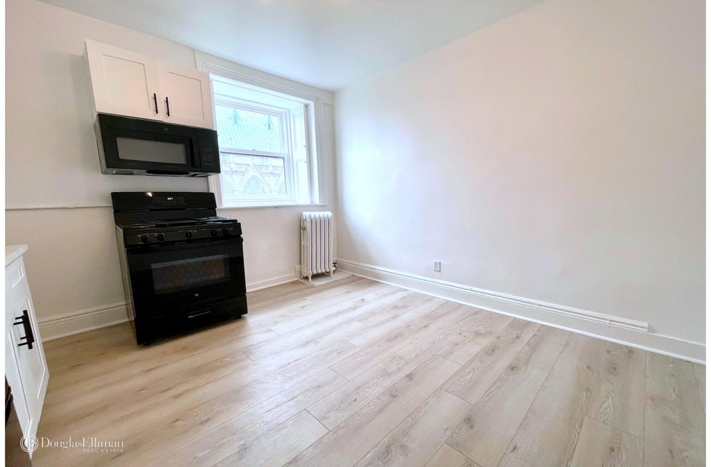 211 Lafayette Ave - Photo 1