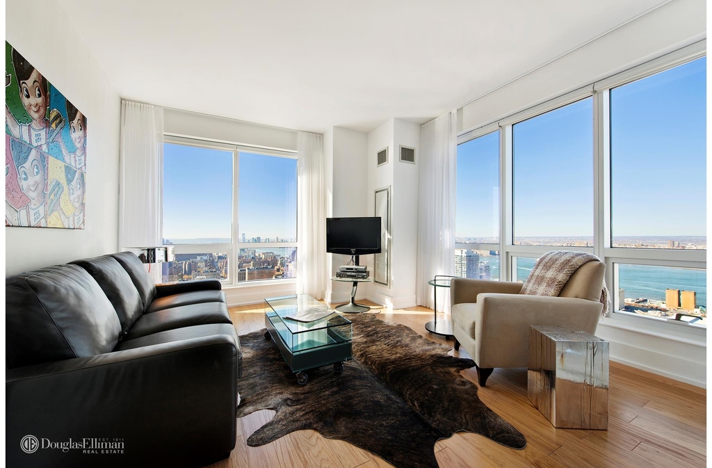 350 W 42nd St - Photo 2