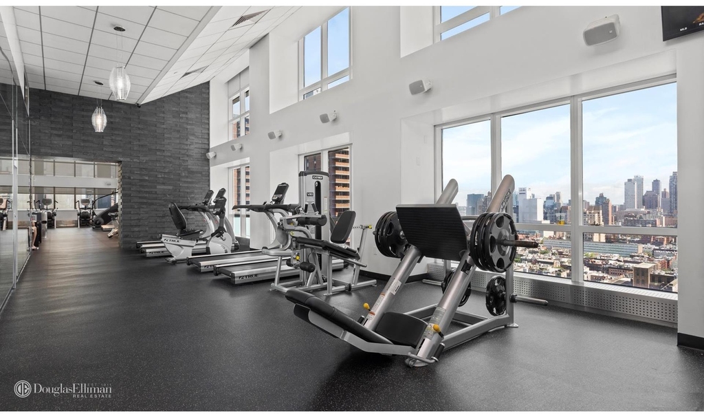 350 W 42nd St - Photo 4
