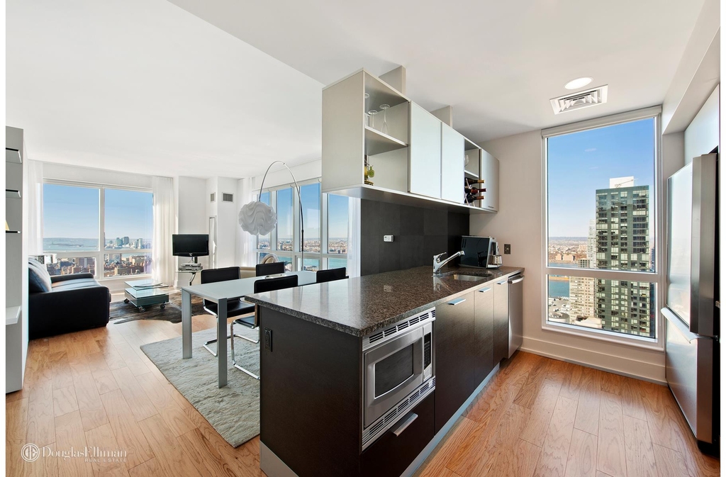 350 W 42nd St - Photo 0