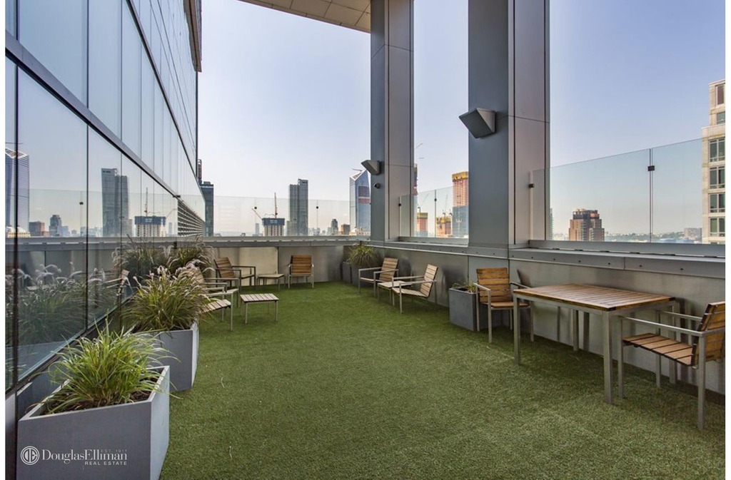 350 W 42nd St - Photo 10
