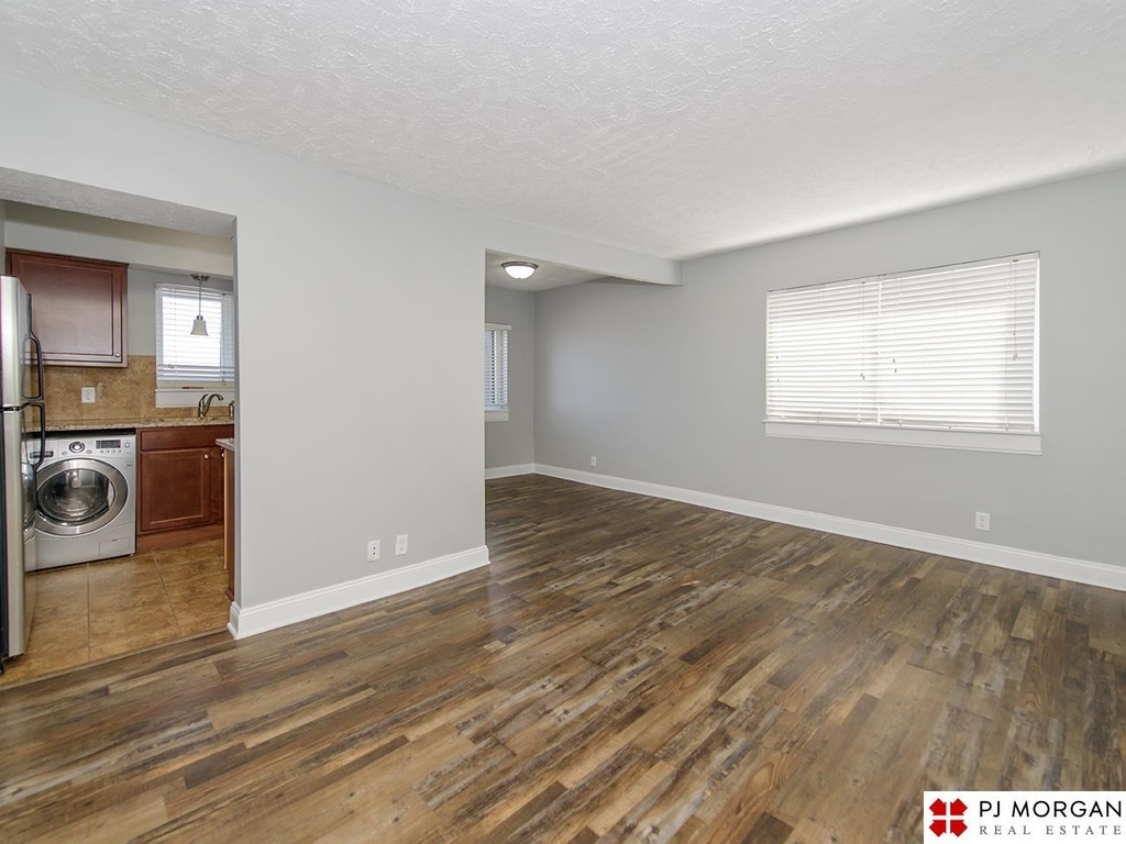 810 N 107th Avenue - Photo 2