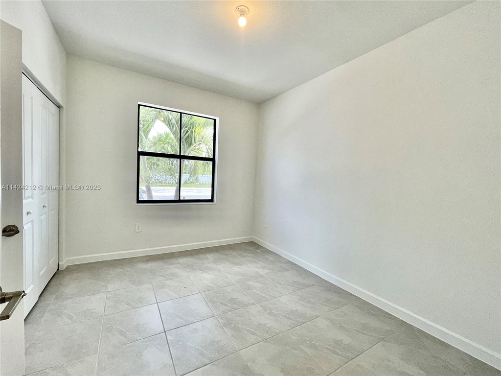 11719 Sw 246th Ter - Photo 4