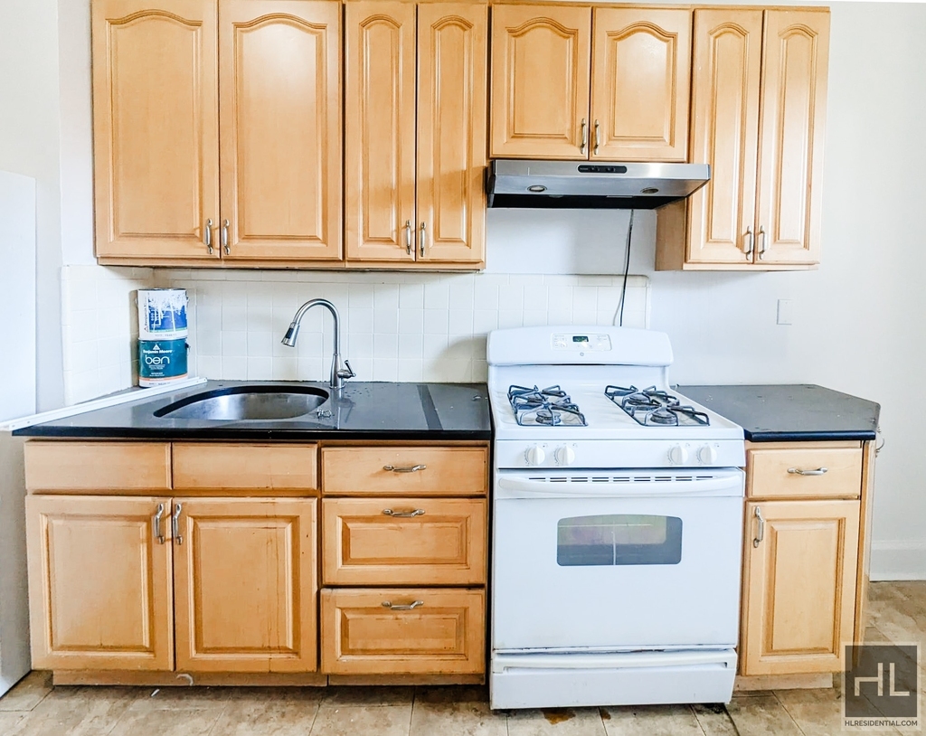 41-04 157th St - Photo 4