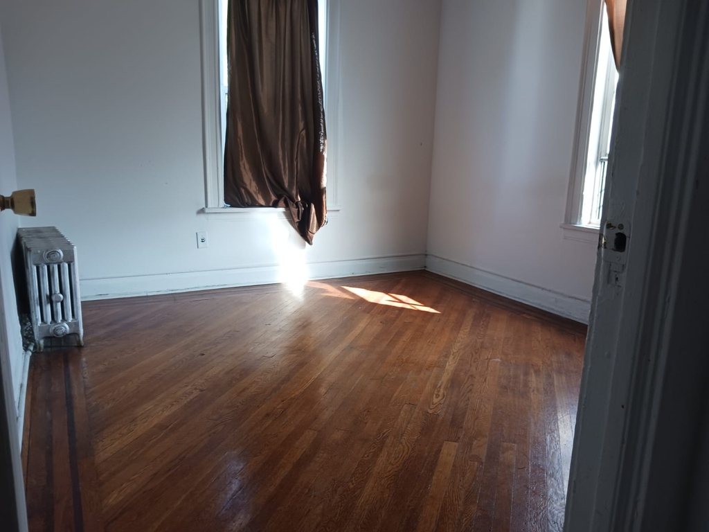 bayridge avenue - Photo 1