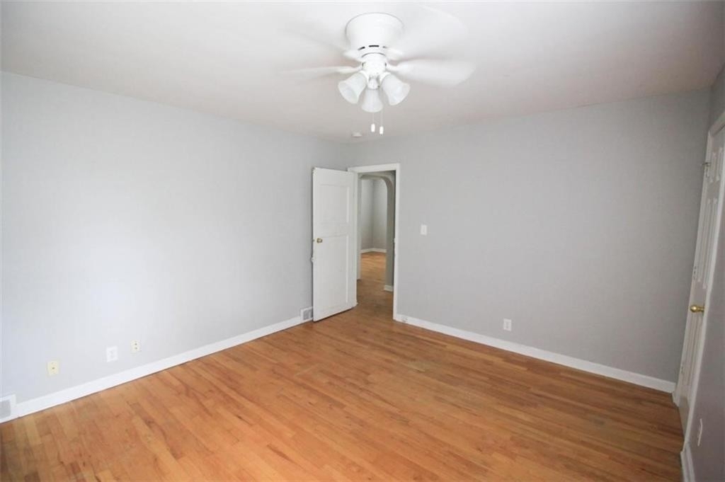 1004 E 61st Street - Photo 2