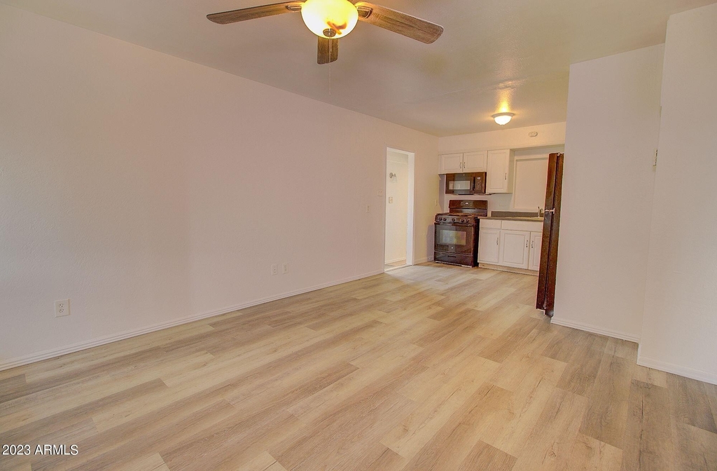 1130 E 6th Street - Photo 2