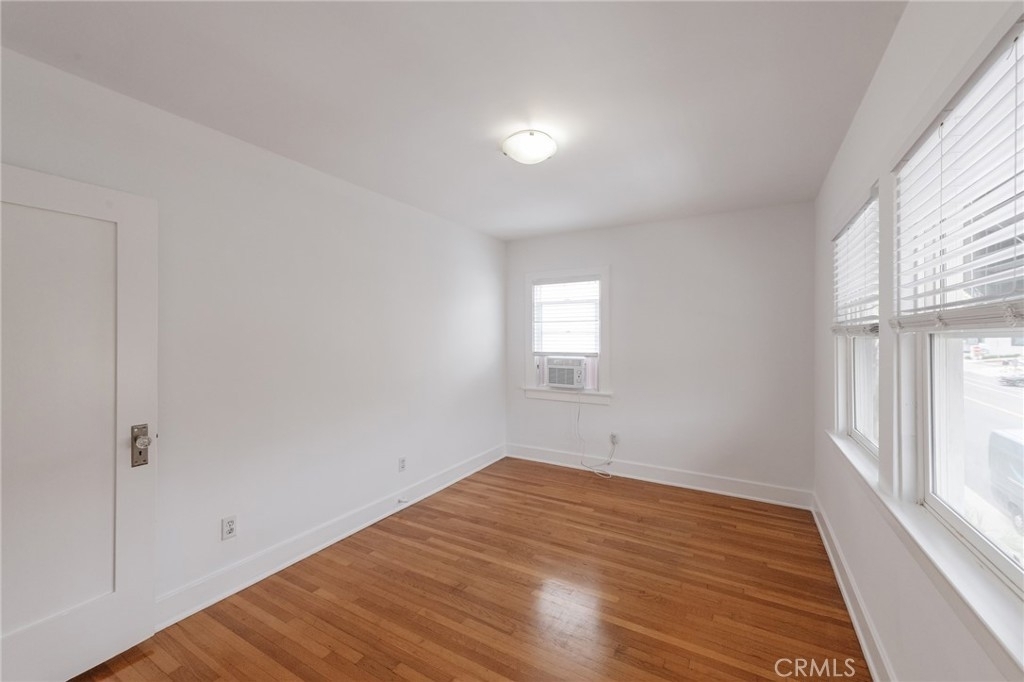 3415 Manhattan Avenue - Photo 17