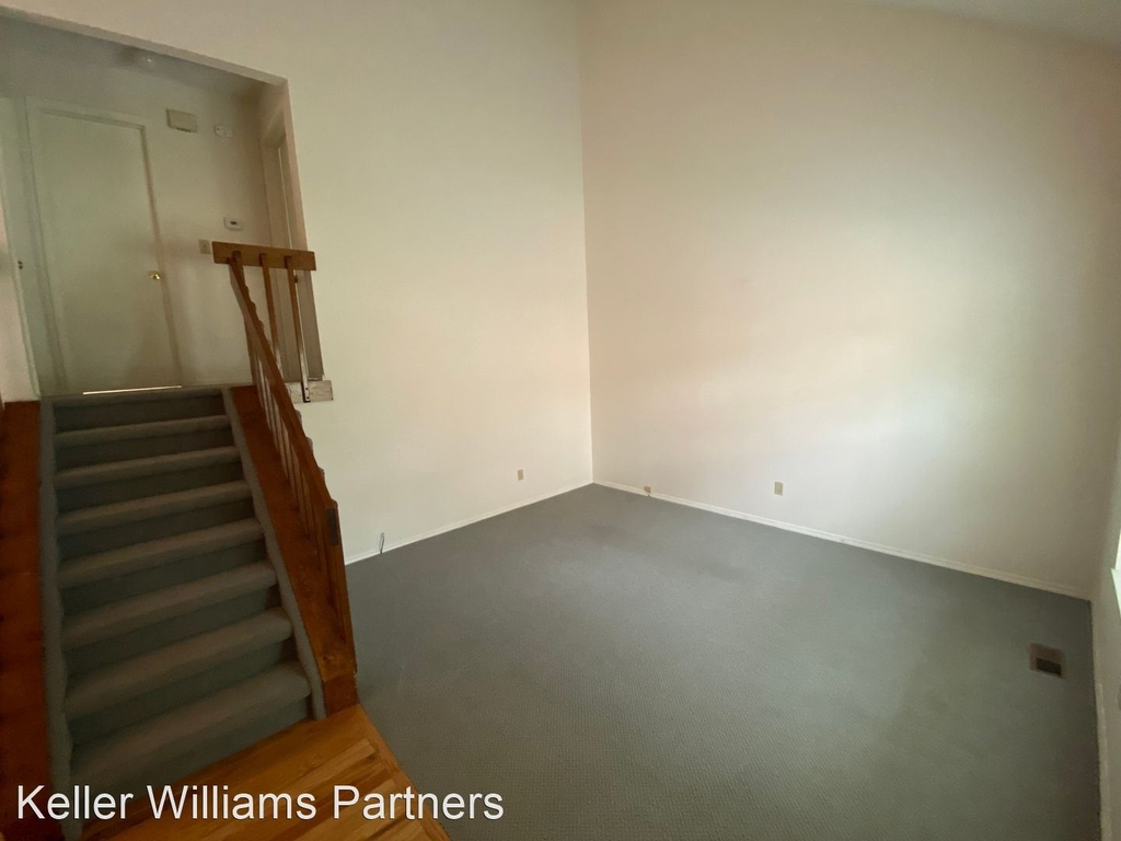 1629 Maitland Ct - Photo 3