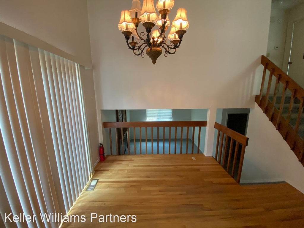 1629 Maitland Ct - Photo 2