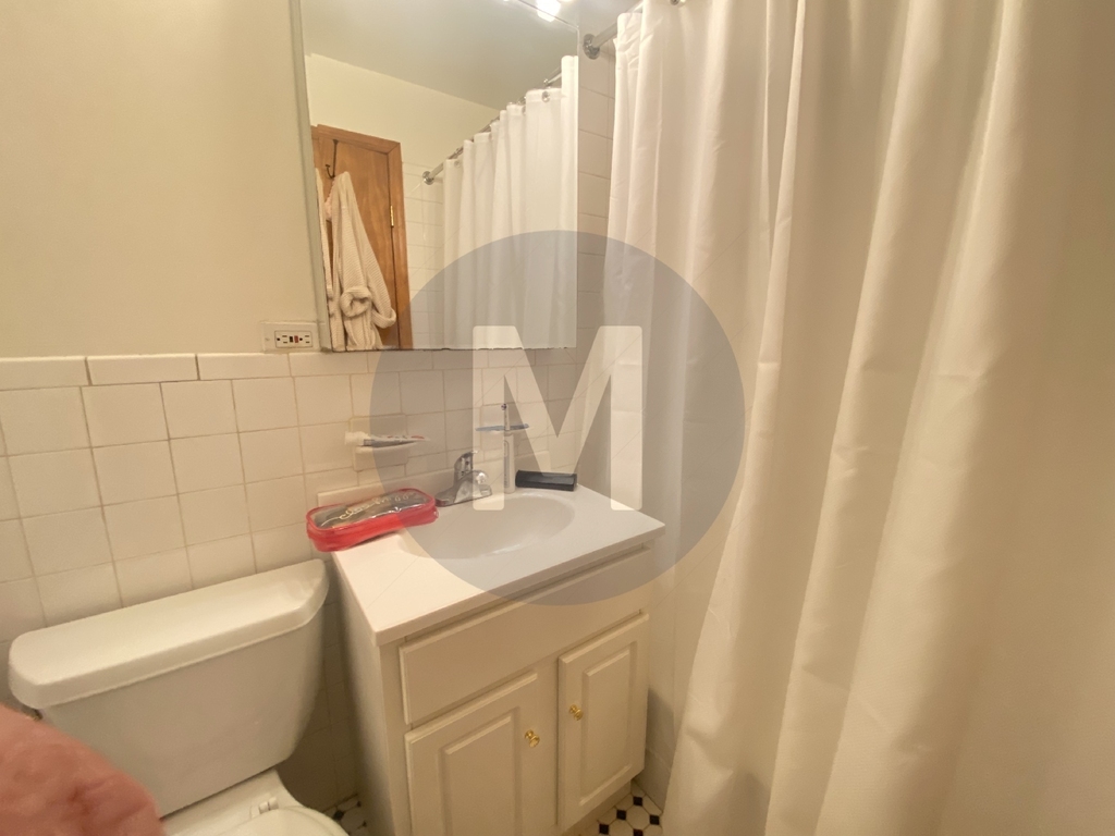 1142 1st Avenue - Photo 4