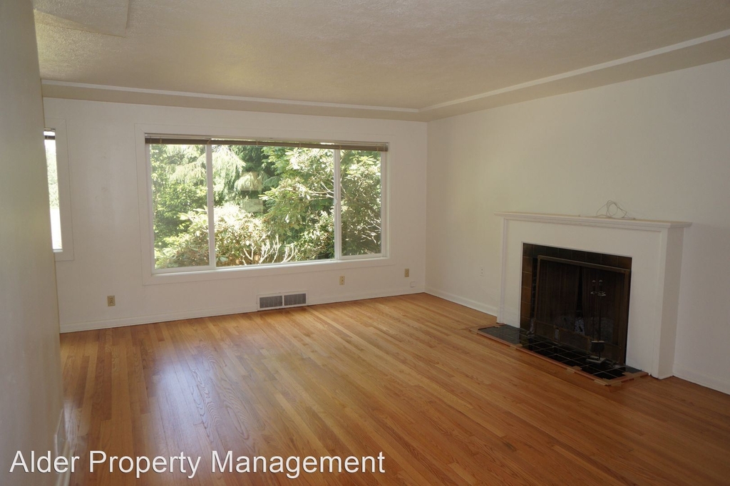 8236 Sw 3rd Ave. - Photo 5