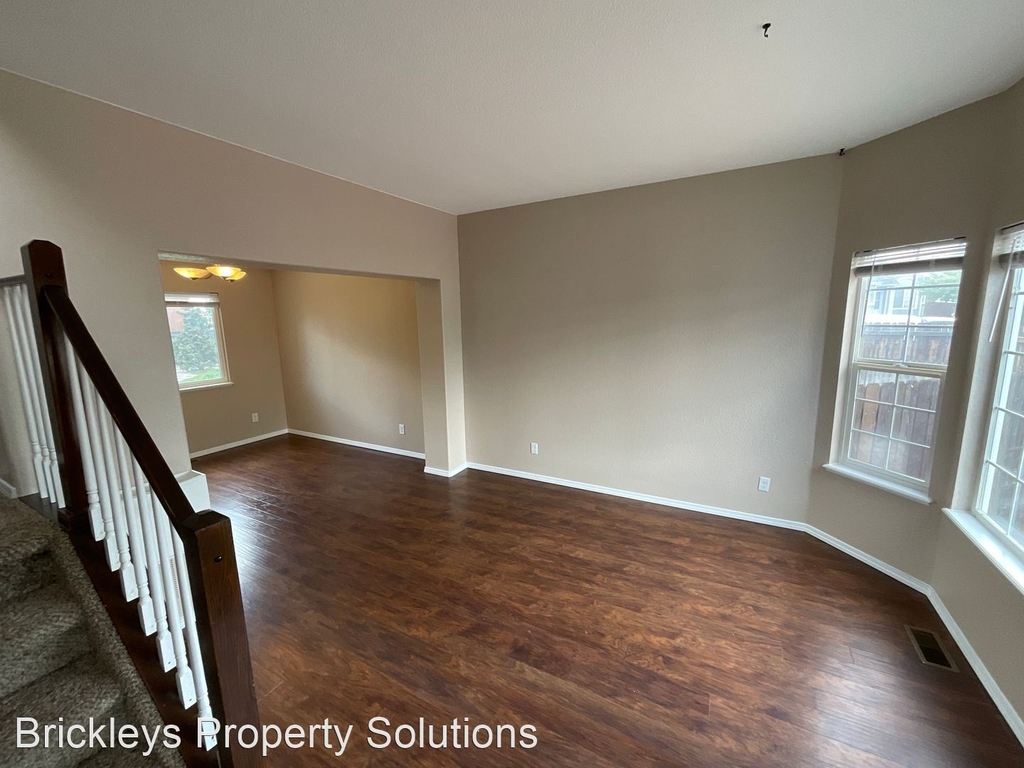 2579 Weyburn Way - Photo 8