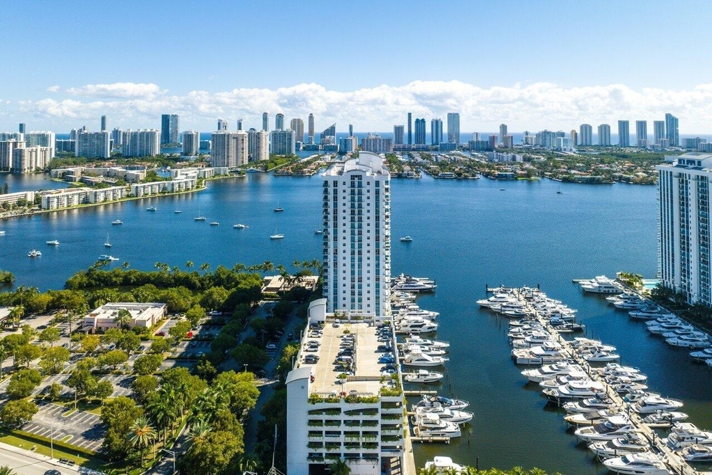 17301 Biscayne Boulevard - Photo 44