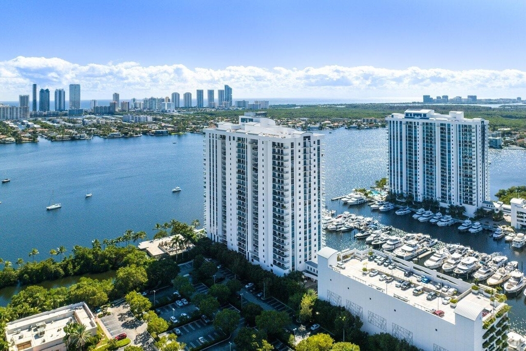 17301 Biscayne Boulevard - Photo 45