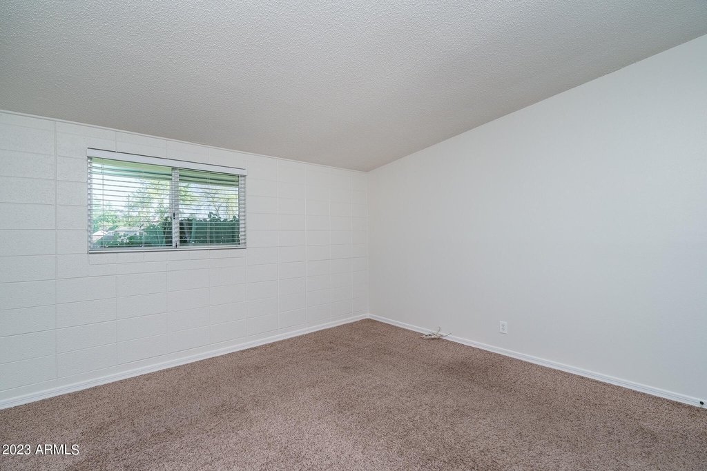 7025 E Wilshire Drive - Photo 10