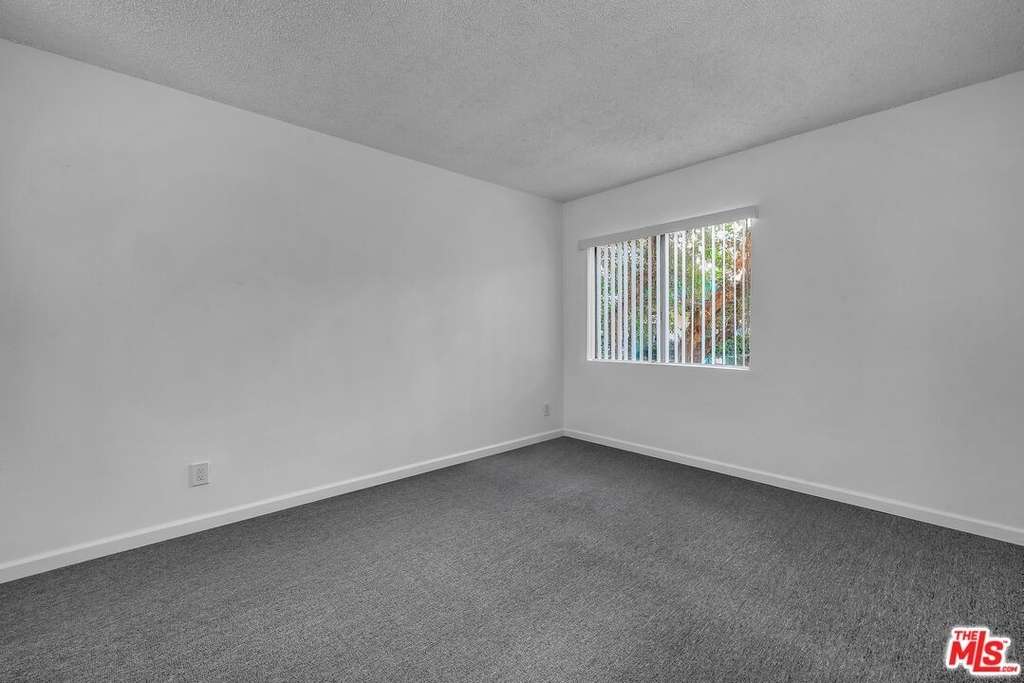 5460 White Oak Ave - Photo 13