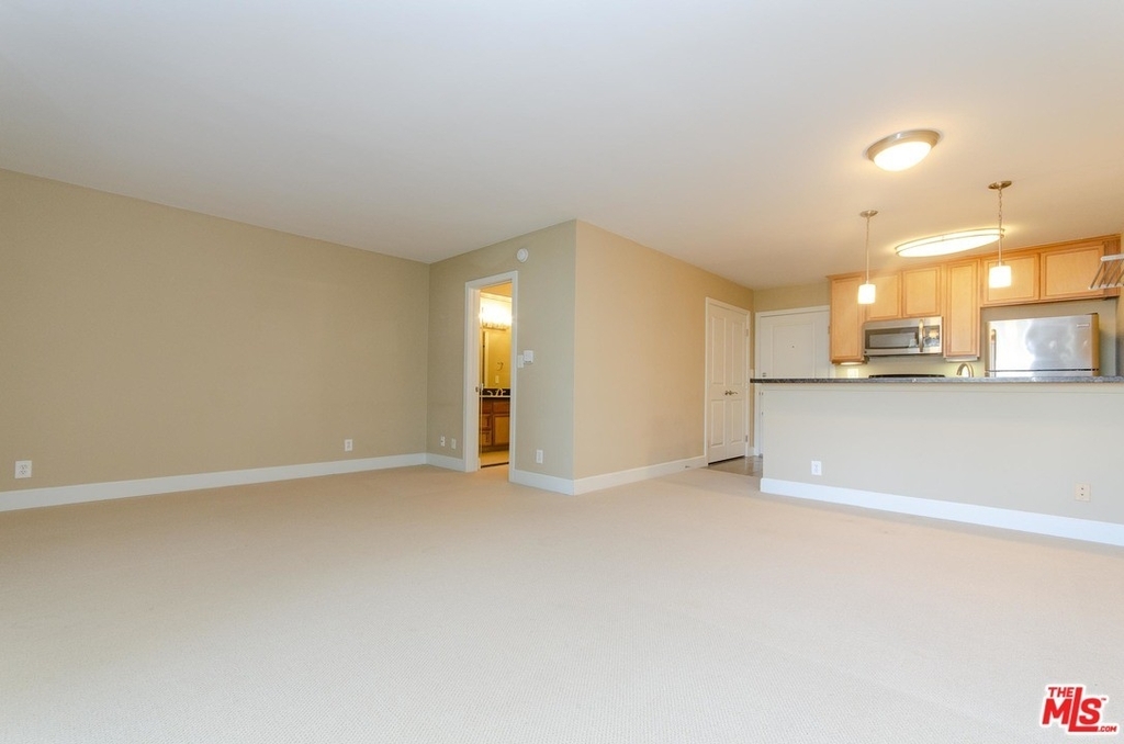 10982 Roebling Ave - Photo 11
