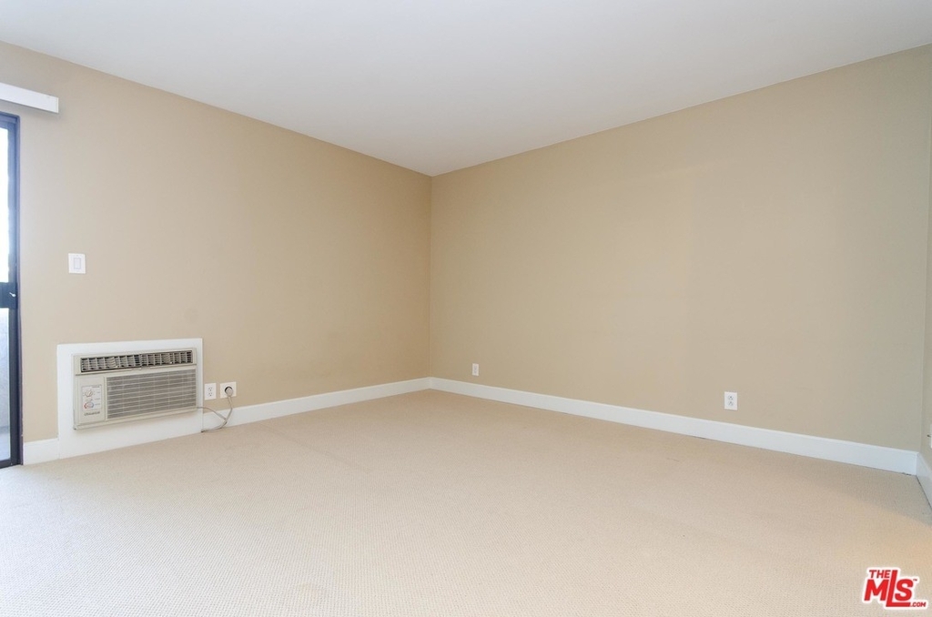 10982 Roebling Ave - Photo 9