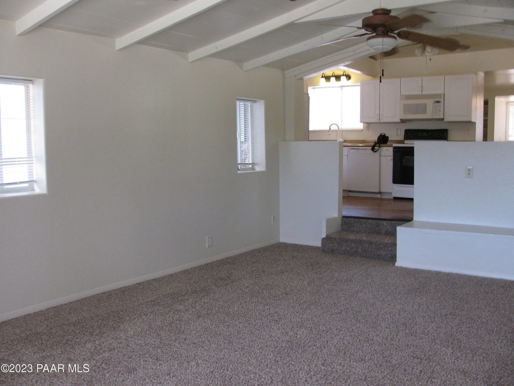 495 E Juniper Drive - Photo 2