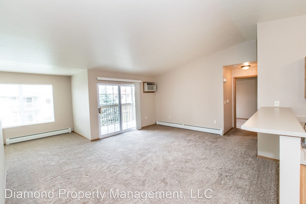 2413 Charlotte Court - Photo 10