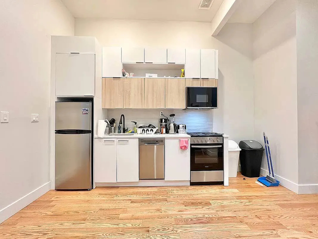 879 Cypress Avenue - Photo 4