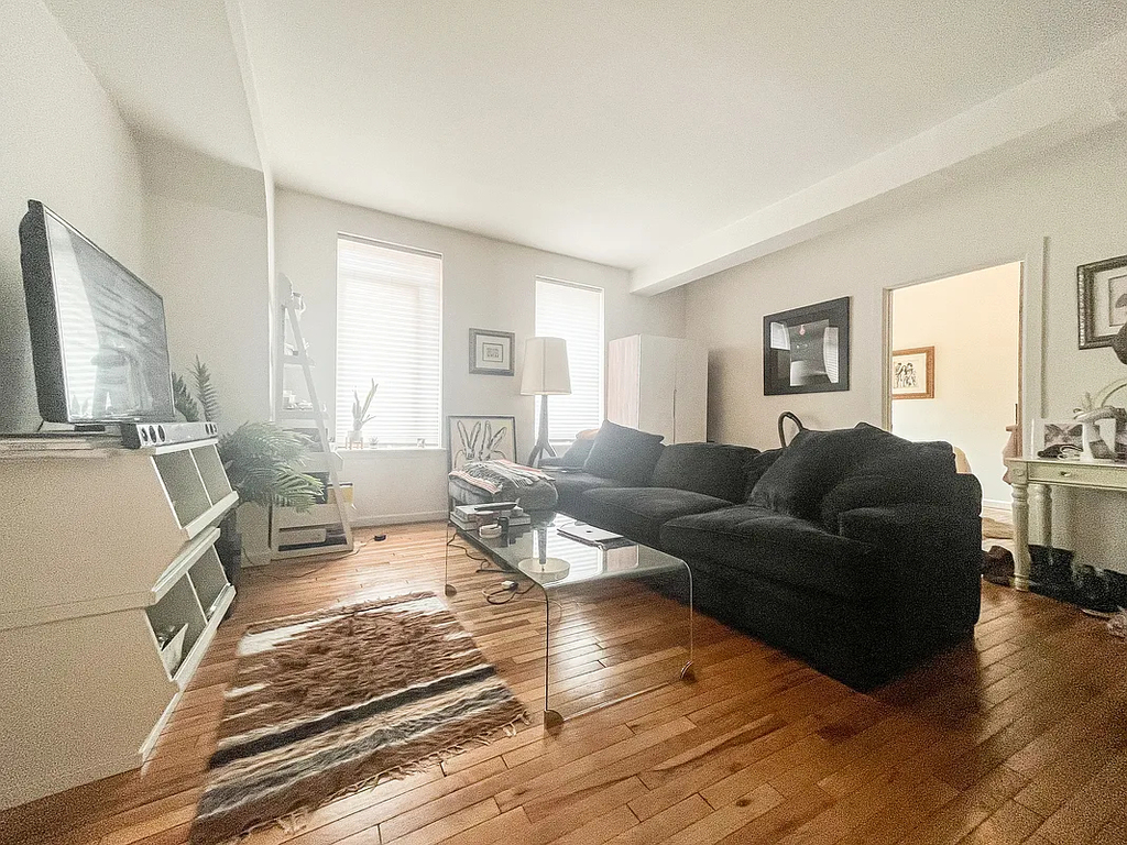 690 Greenwich Street - Photo 2