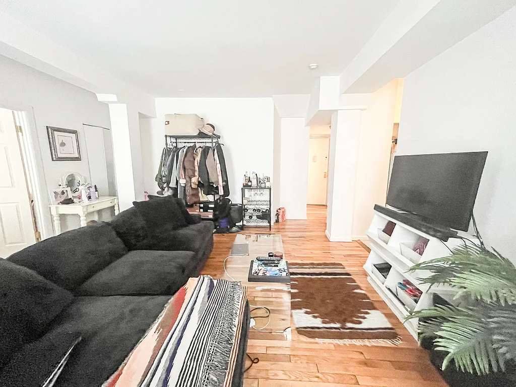 690 Greenwich Street - Photo 1