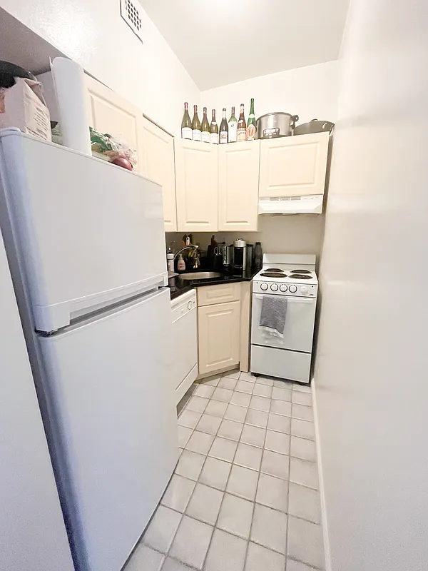 690 Greenwich Street - Photo 7