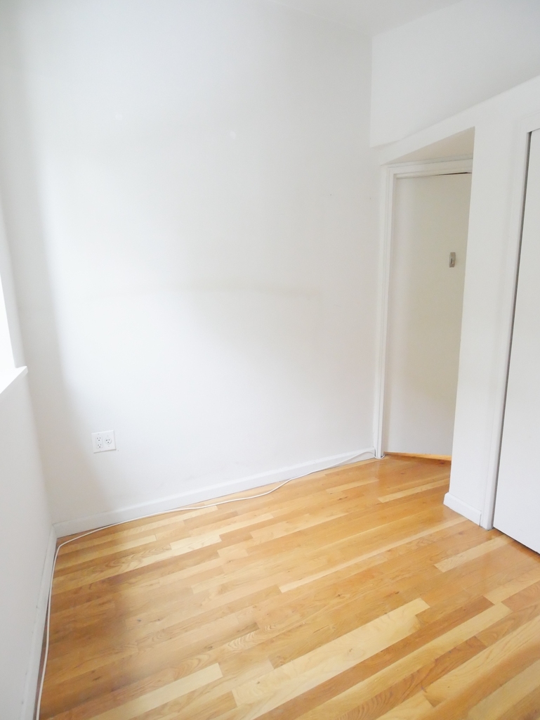 425 East 77th Street - Photo 9