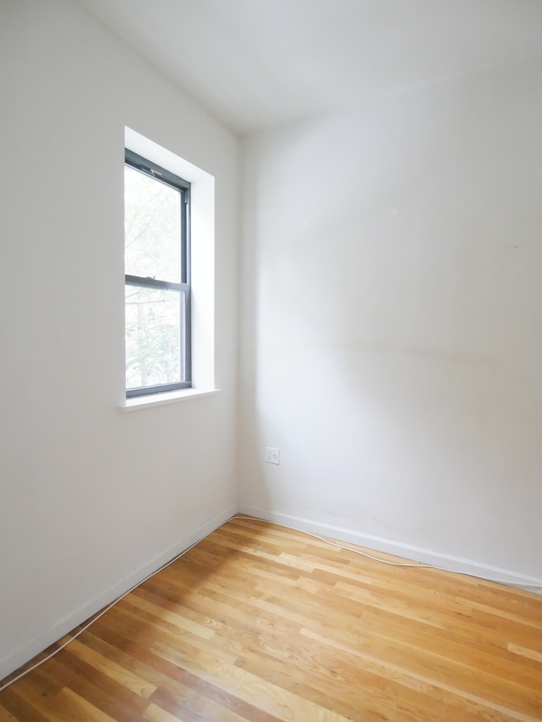 425 East 77th Street - Photo 10
