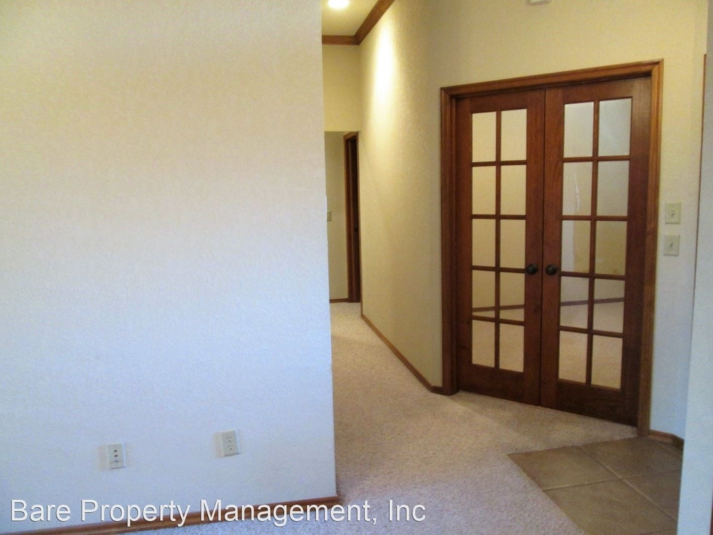 2901 Coach Court - Photo 2