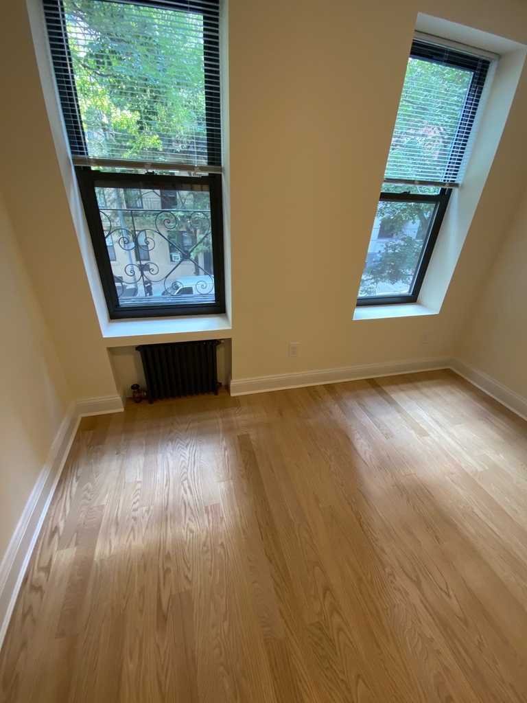 East 84th Street - Photo 8