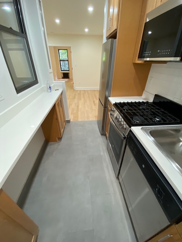 East 84th Street - Photo 6