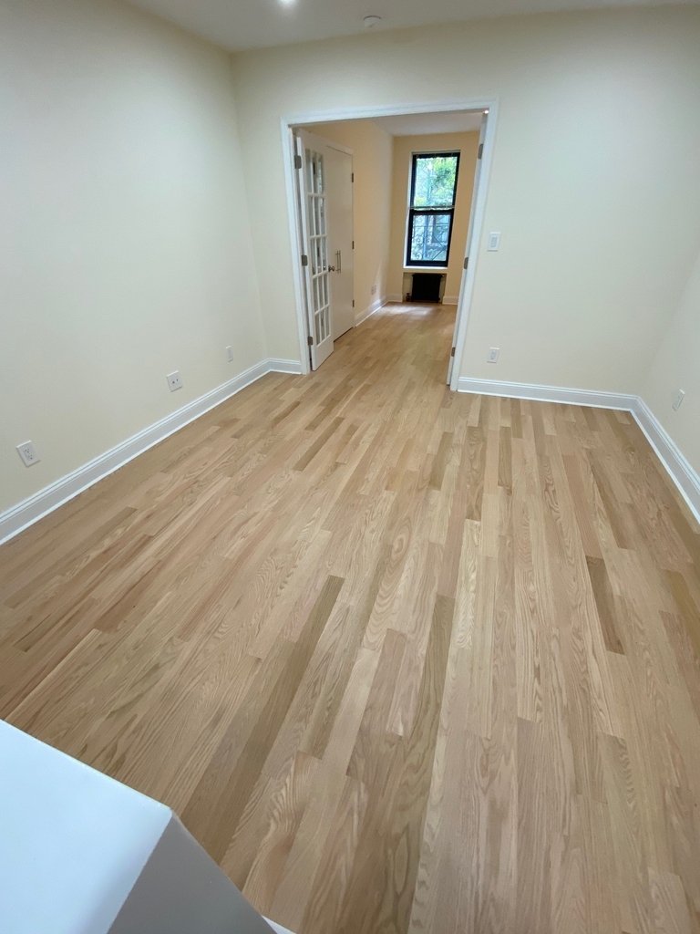 East 84th Street - Photo 7