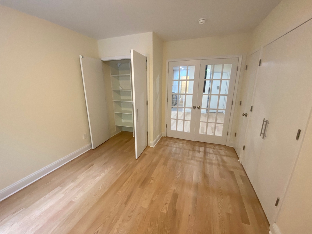 East 84th Street - Photo 9