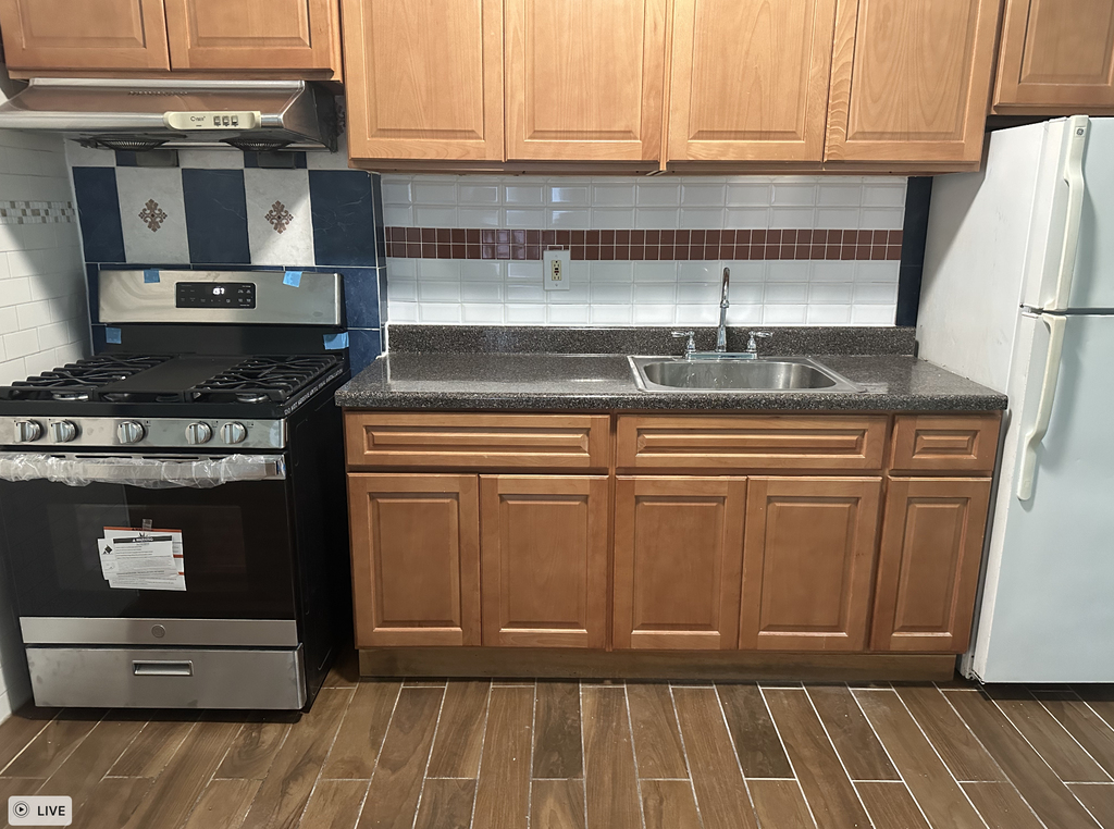 137 Sheridan Avenue - Photo 1