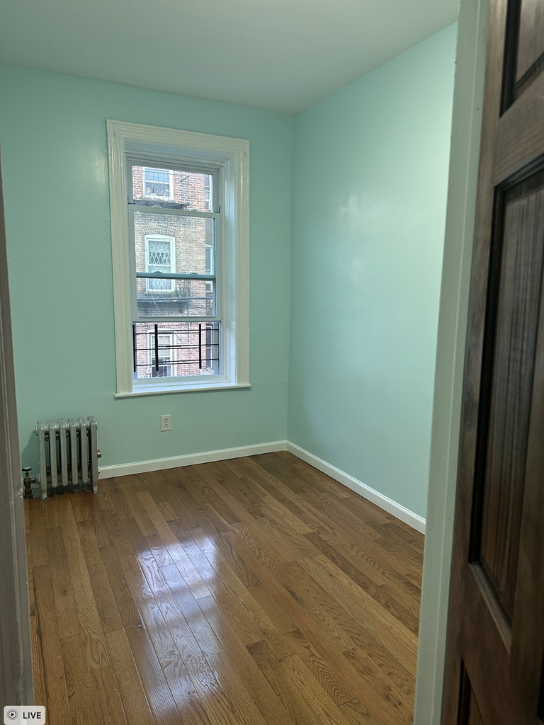 137 Sheridan Avenue - Photo 4