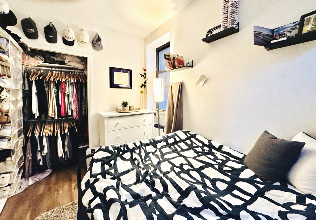 366 West 52nd Street - Photo 2