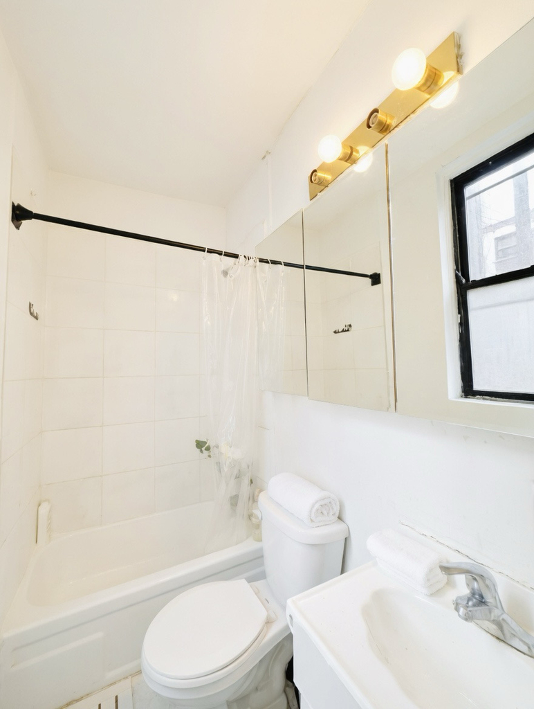 366 West 52nd Street - Photo 5