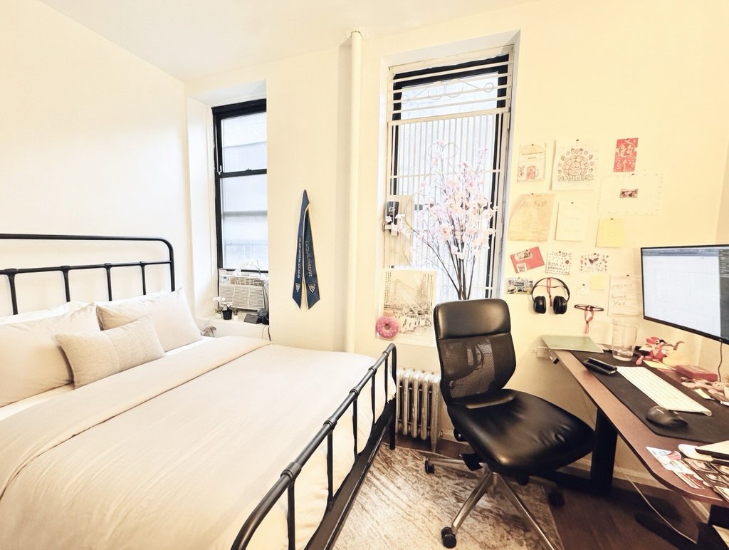 366 West 52nd Street - Photo 3