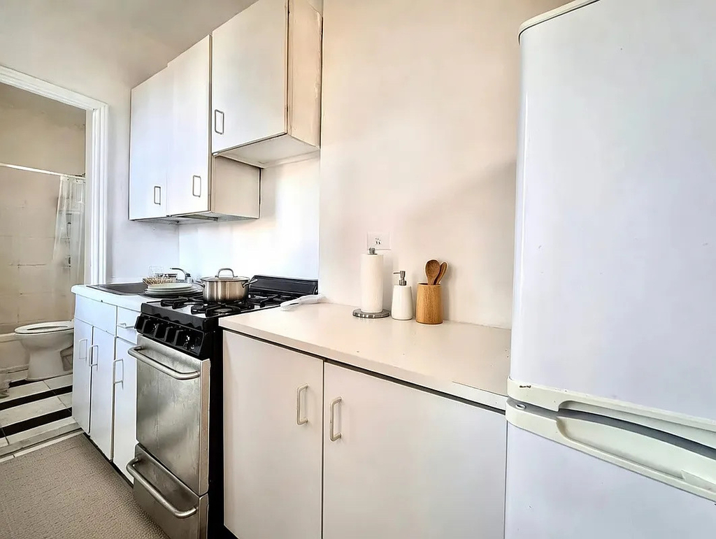 366 West 52nd Street - Photo 1
