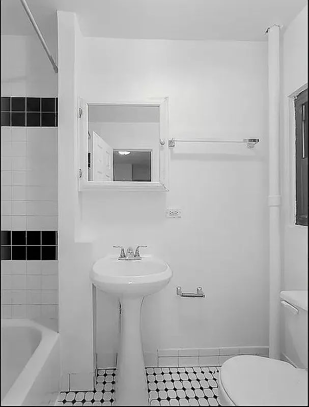 533 West 49th Street - Photo 4