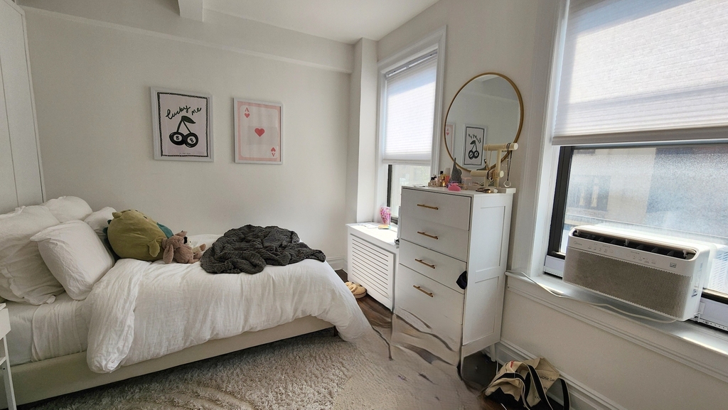East 37th Street - Photo 3
