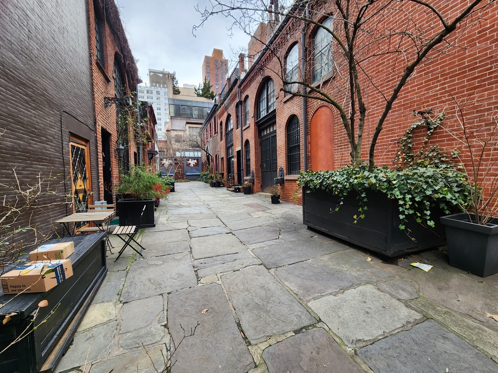 East 37th Street - Photo 7