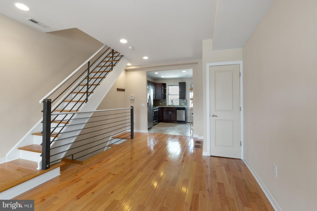 137 W Porter Street - Photo 3