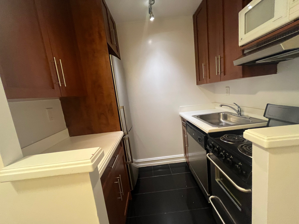148 West 68th Street - Photo 5