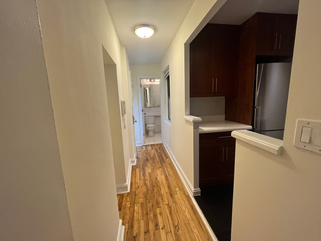 148 West 68th Street - Photo 4