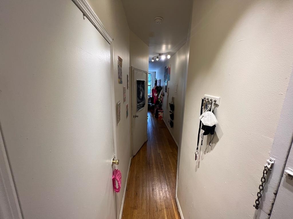 447 West 37th Street - Photo 4